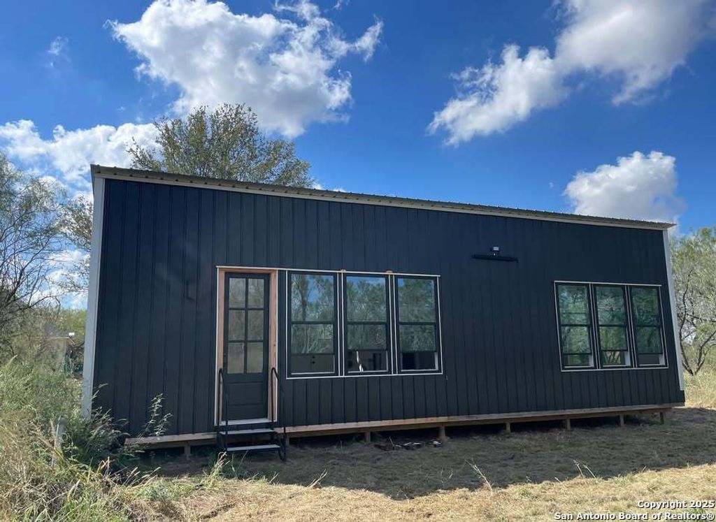 Photo of 558 County Road 7713, Devine, TX 78016 (MLS # 1919433)