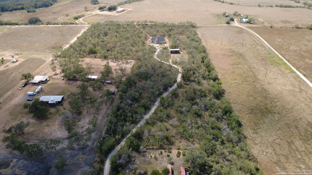 Photo of 558 County Road 7713, Devine, TX 78016 (MLS # 1919433)