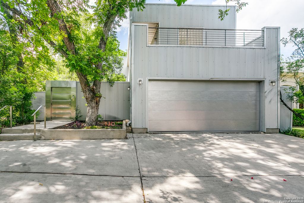 Photo of 130 Barilla Place, Alamo Heights, TX 78209 (MLS # 1880058)