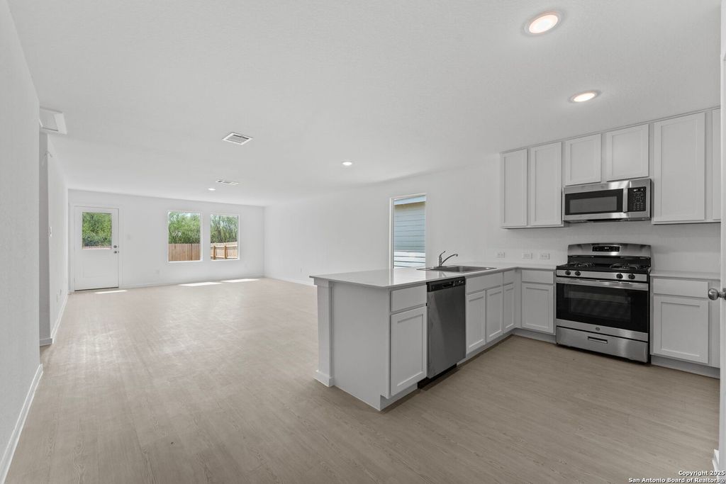 Photo of 137 Autumn Trail, Floresville, TX 78114 (MLS # 1896394)