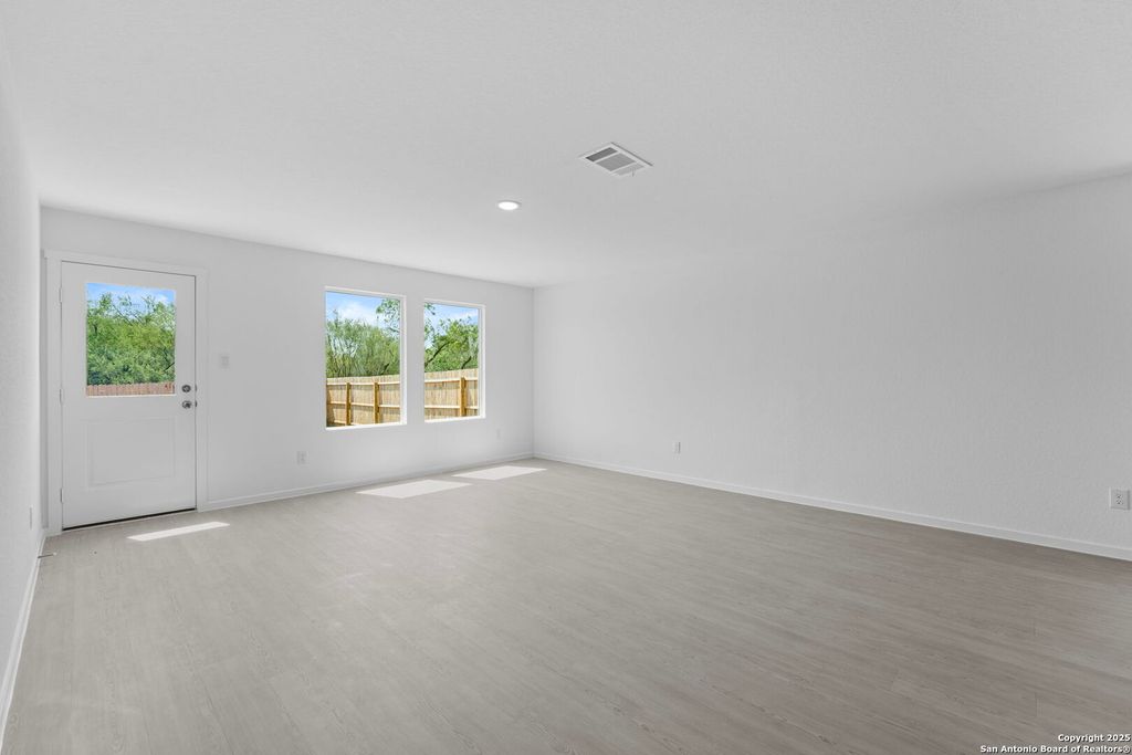 Photo of 137 Autumn Trail, Floresville, TX 78114 (MLS # 1896394)