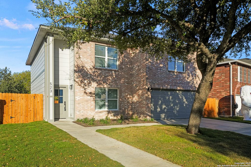 Photo of 523 Las Puertas, San Antonio, TX 78245 (MLS # 1928265)