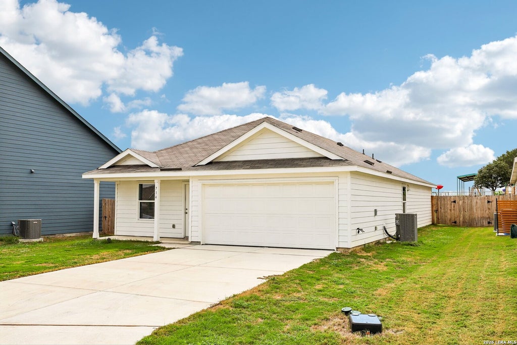 Photo of 714 Wolf Crest, Seguin, TX 78155 (MLS # 2023513)