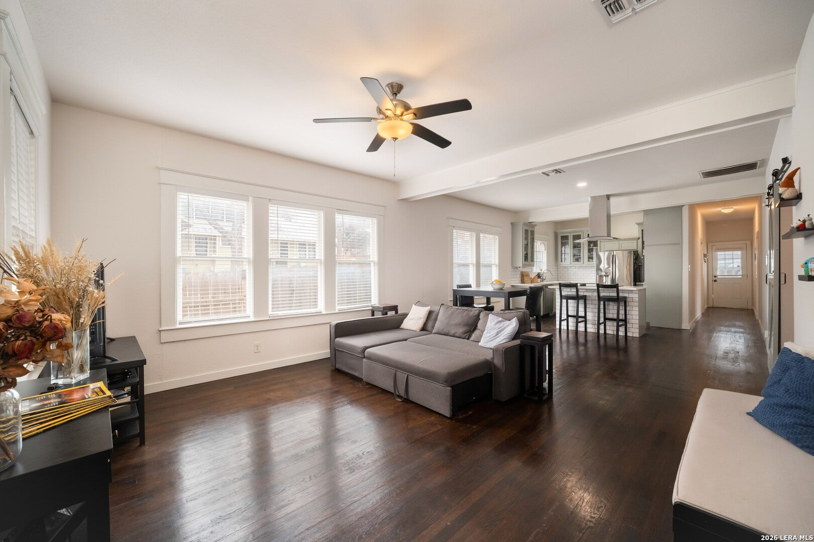 901 W Woodlawn