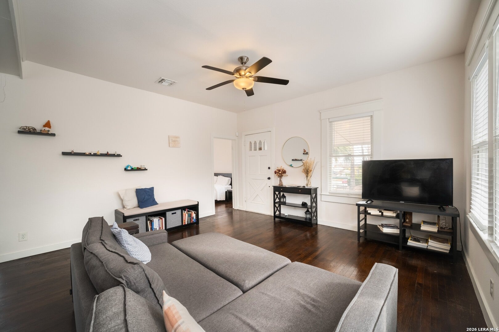 901 W Woodlawn