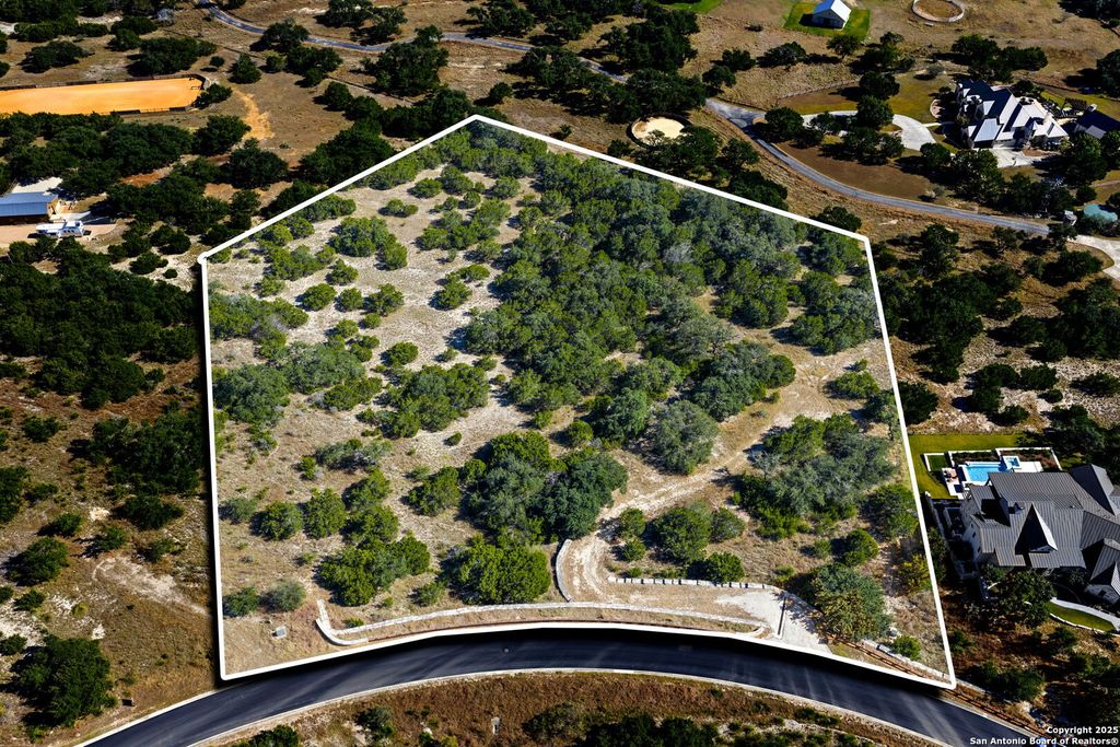 Photo of 13 SUMMIT PASS, Boerne, TX 78006 (MLS # 1929933)