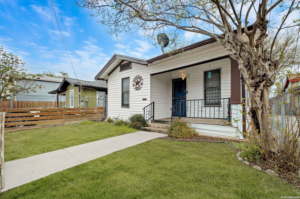 Photo of 1650 W Laurel, San Antonio, TX 78201 (MLS # 1961092)