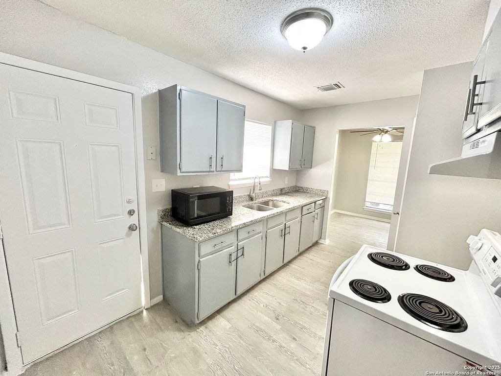 Photo of 6310 Brownleaf St, San Antonio, TX 78227 (MLS # 1890163)