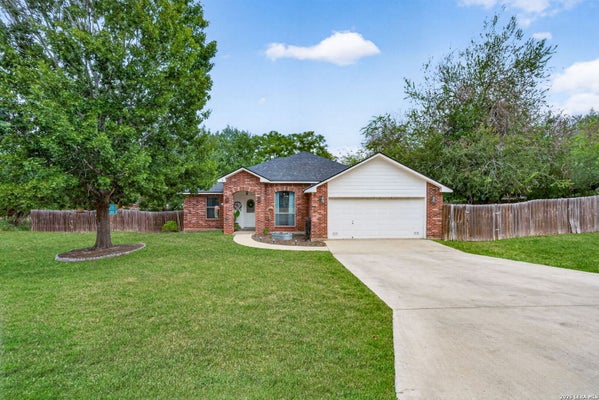 1380 MEADOWLARK, PLEASANTON, TX 78064 - Image 60f19d818bfa8563bd13b7ae0196bc16/2950892833