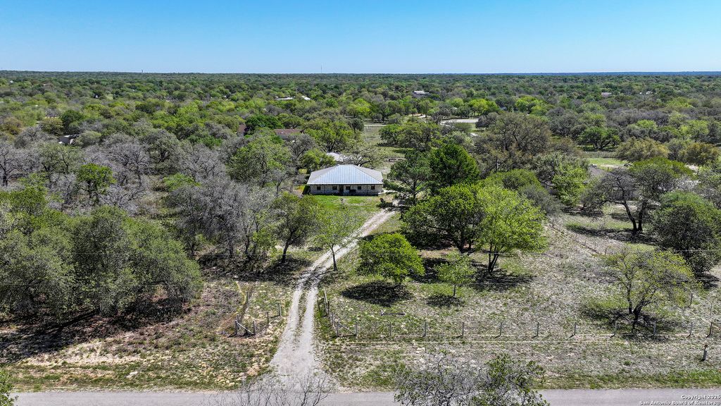 Photo of 904 Eagle Creek, Floresville, TX 78114 (MLS # 1930254)
