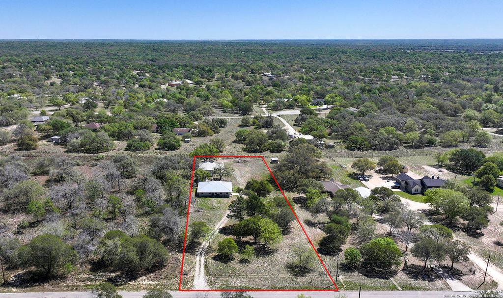 Photo of 904 Eagle Creek, Floresville, TX 78114 (MLS # 1930254)