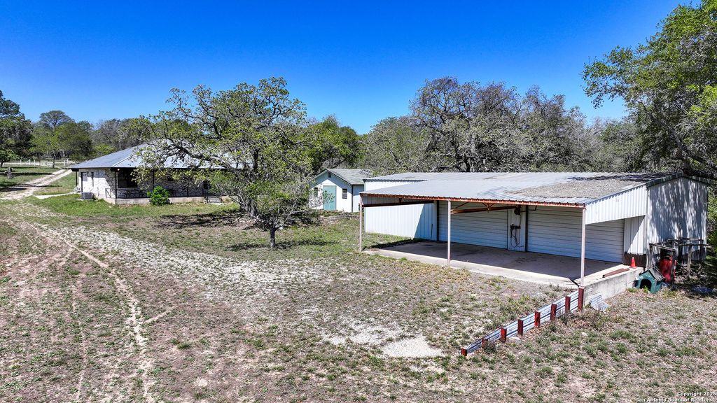 Photo of 904 Eagle Creek, Floresville, TX 78114 (MLS # 1930254)