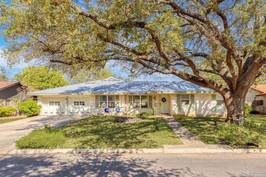 Photo of 713 Fawndale Ln, Windcrest, TX 78239 (MLS # 1922050)