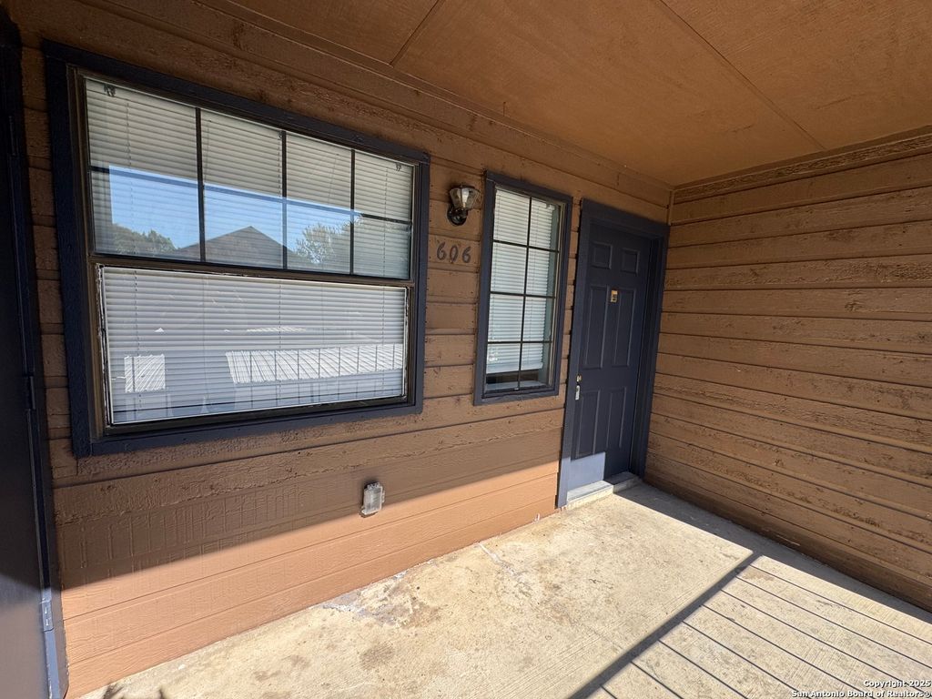 Photo of 4803 Hamilton Wolfe 606 #606, San Antonio, TX 78229 (MLS # 1922460)