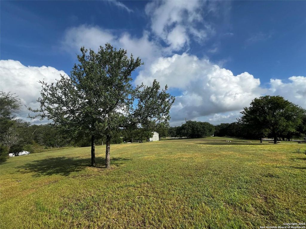 Photo of 39 Taylor Dr, Horseshoe Bay, TX 78657 (MLS # 1897590)