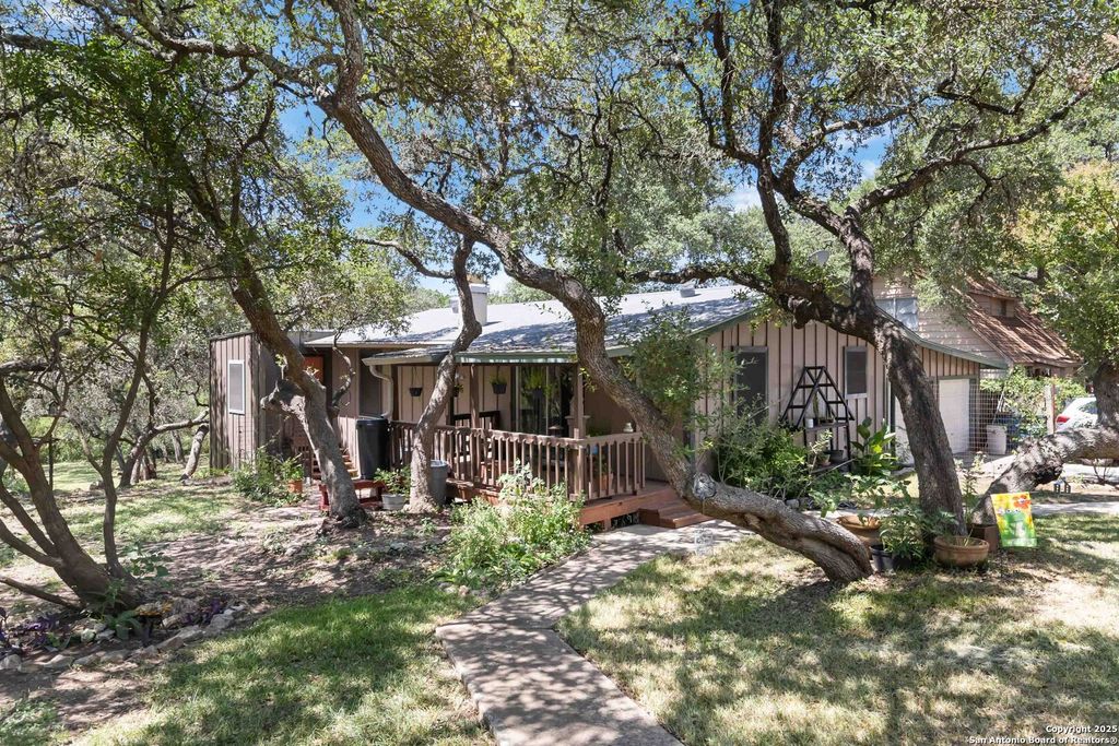 Photo of 1588 Westview Court, Canyon Lake, TX 78133 (MLS # 1888024)