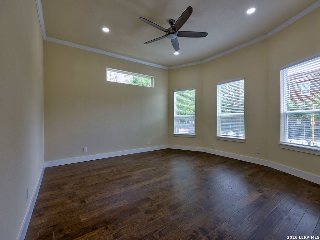 507 W MISTLETOE AVE