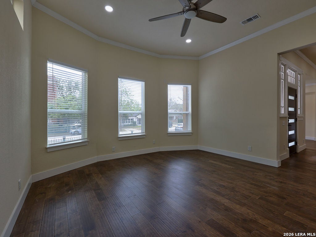 507 W MISTLETOE AVE