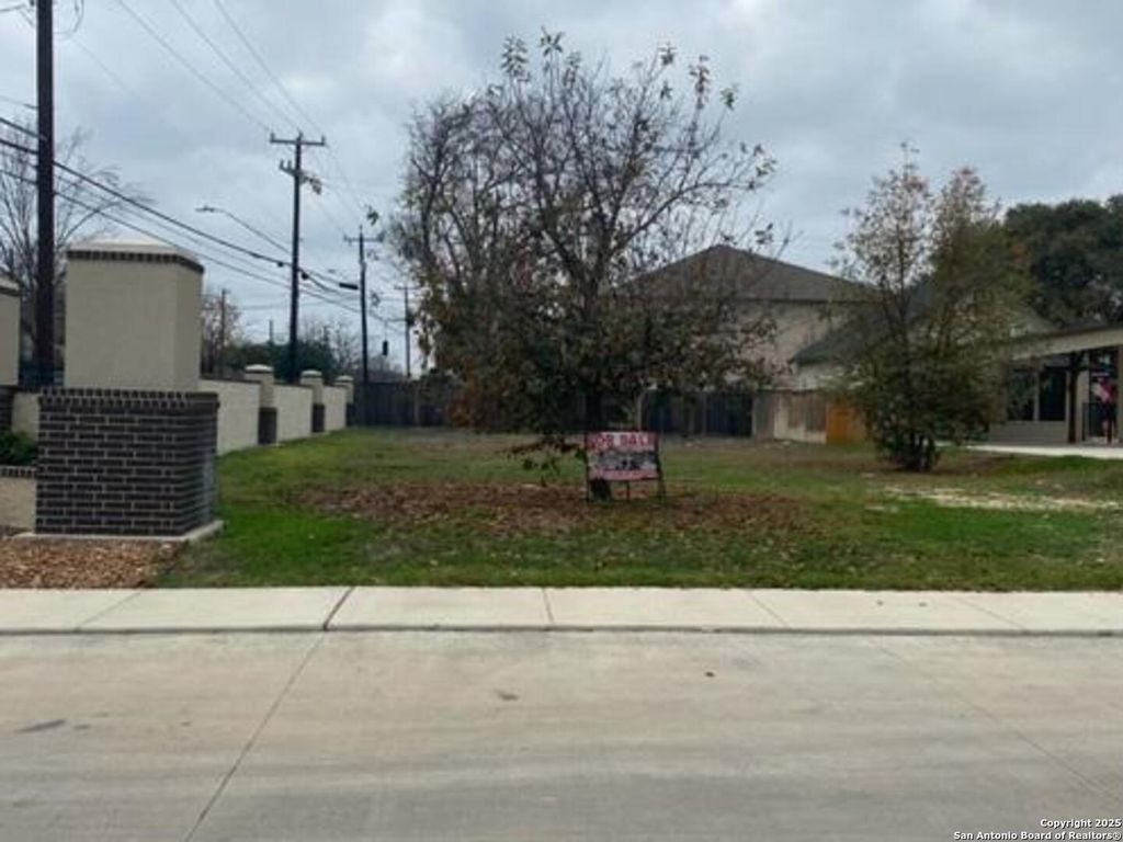 Photo of 7103 Parkside Pl, San Antonio, TX 78209 (MLS # 1698707)
