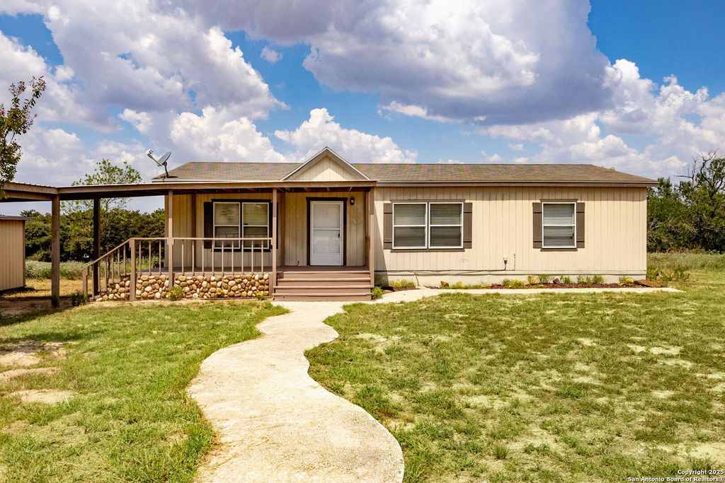 Photo of 646 Old Colony, Seguin, TX 78155 (MLS # 1898607)