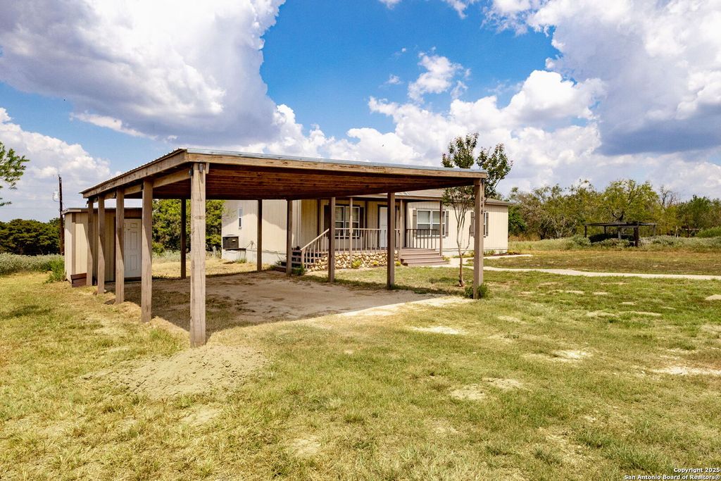 Photo of 646 Old Colony, Seguin, TX 78155 (MLS # 1898607)