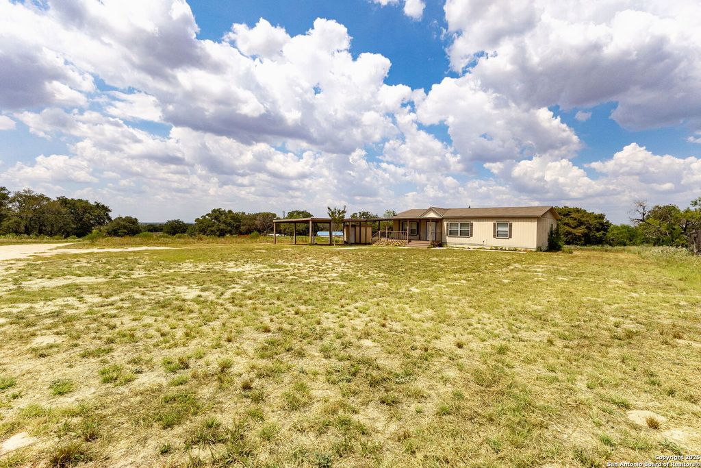 Photo of 646 Old Colony, Seguin, TX 78155 (MLS # 1898607)