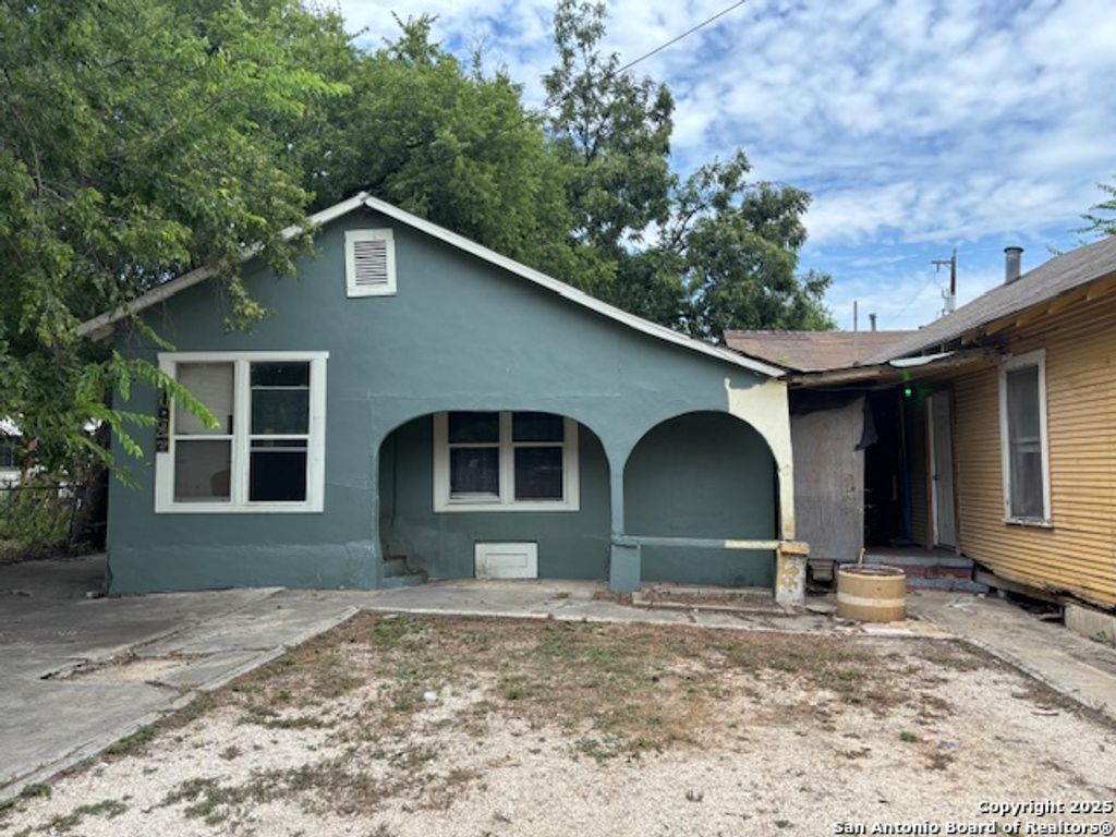 Photo of 1023 Delgado, San Antonio, TX 78207 (MLS # 1908892)