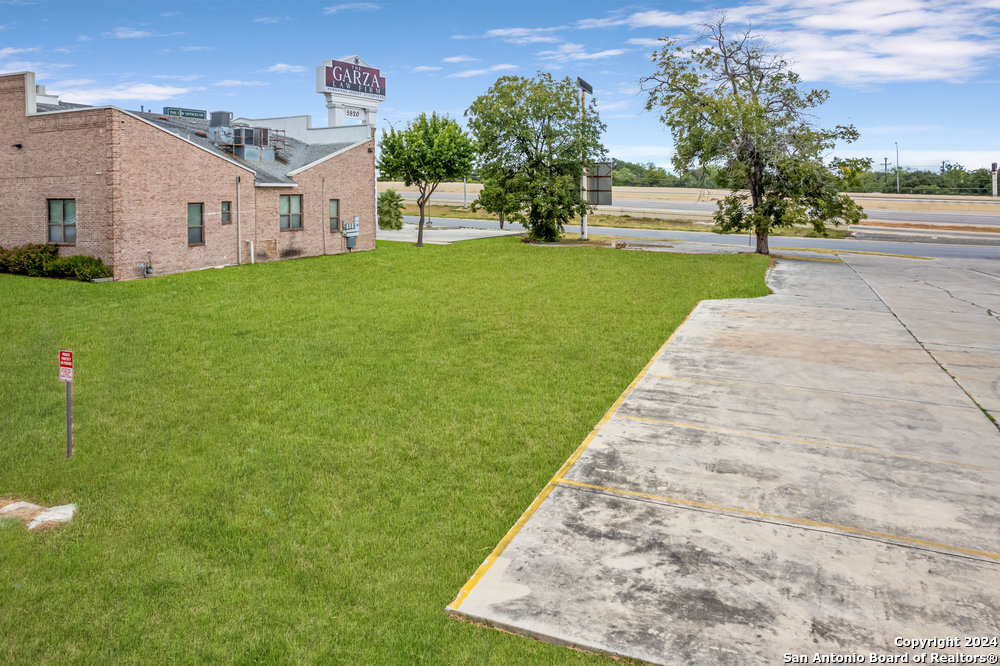 5814 W Interstate 10