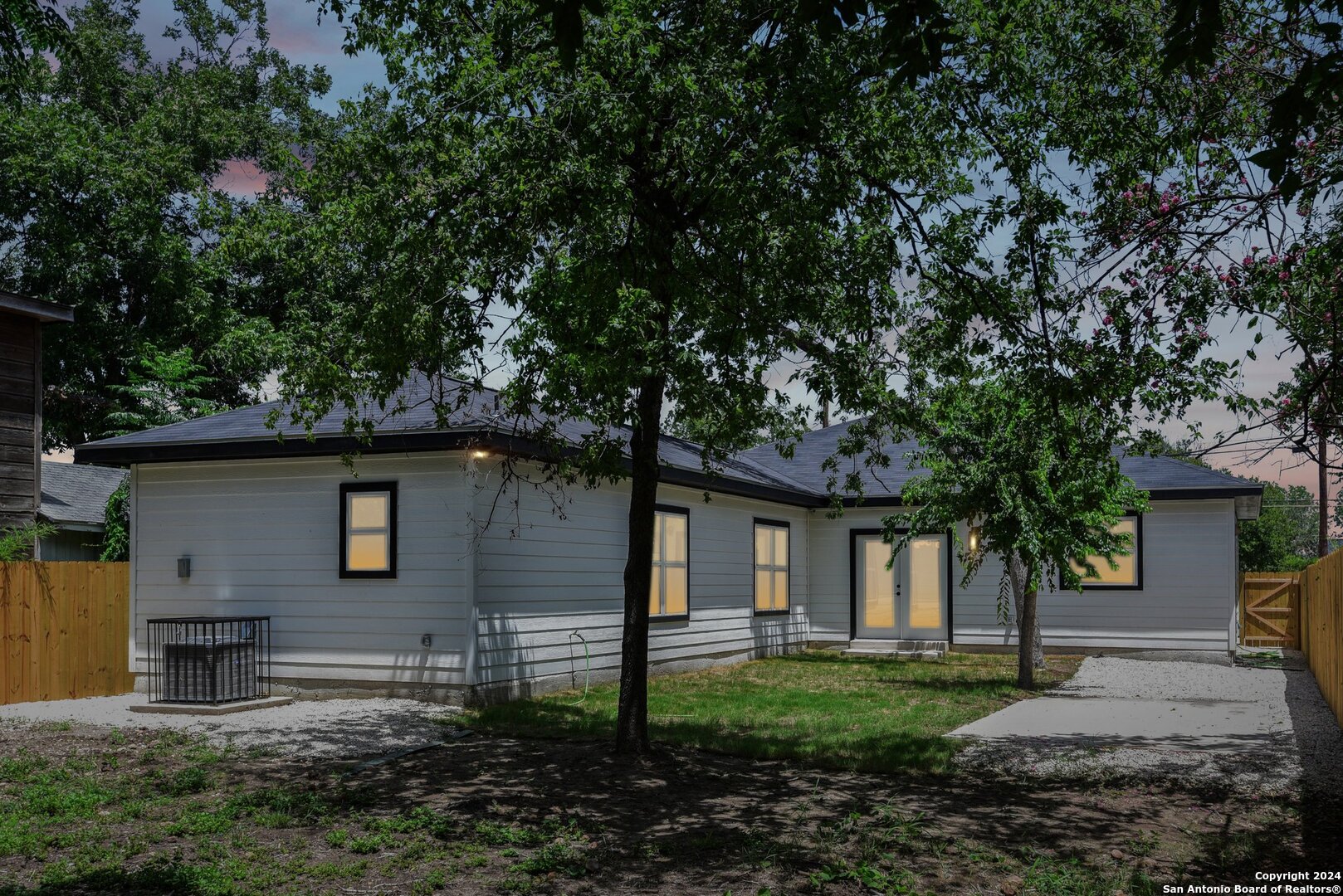 1934 Lamar St