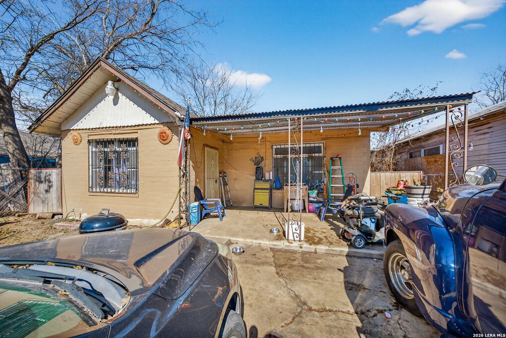 Photo of 3515 el paso, San Antonio, TX 78207 (MLS # 1938265)