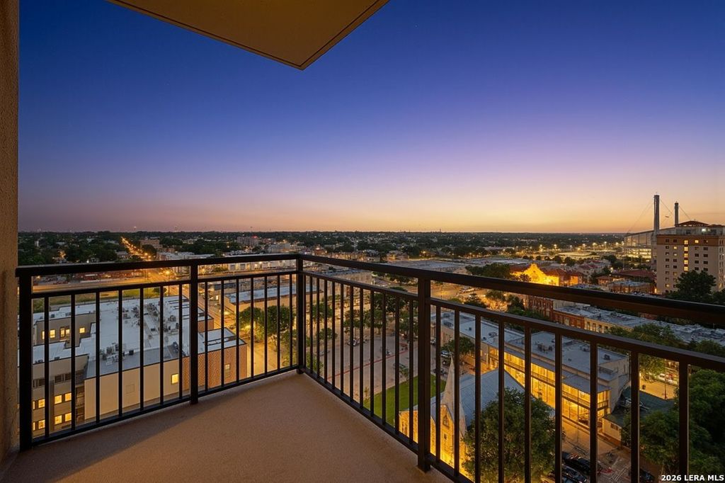 Photo of 215 CENTER ST 1205 #1205, San Antonio, TX 78202 (MLS # 1966295)