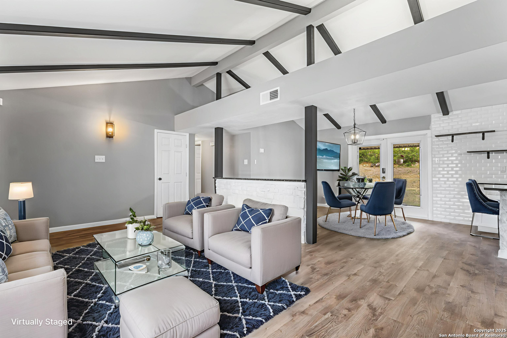 330 Whitecliff