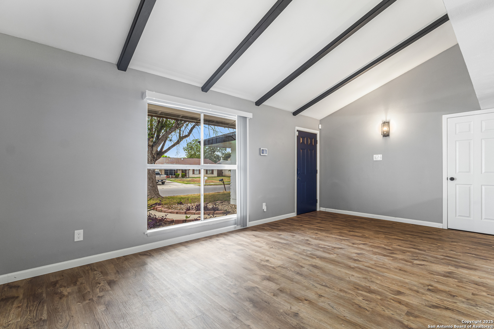 330 Whitecliff