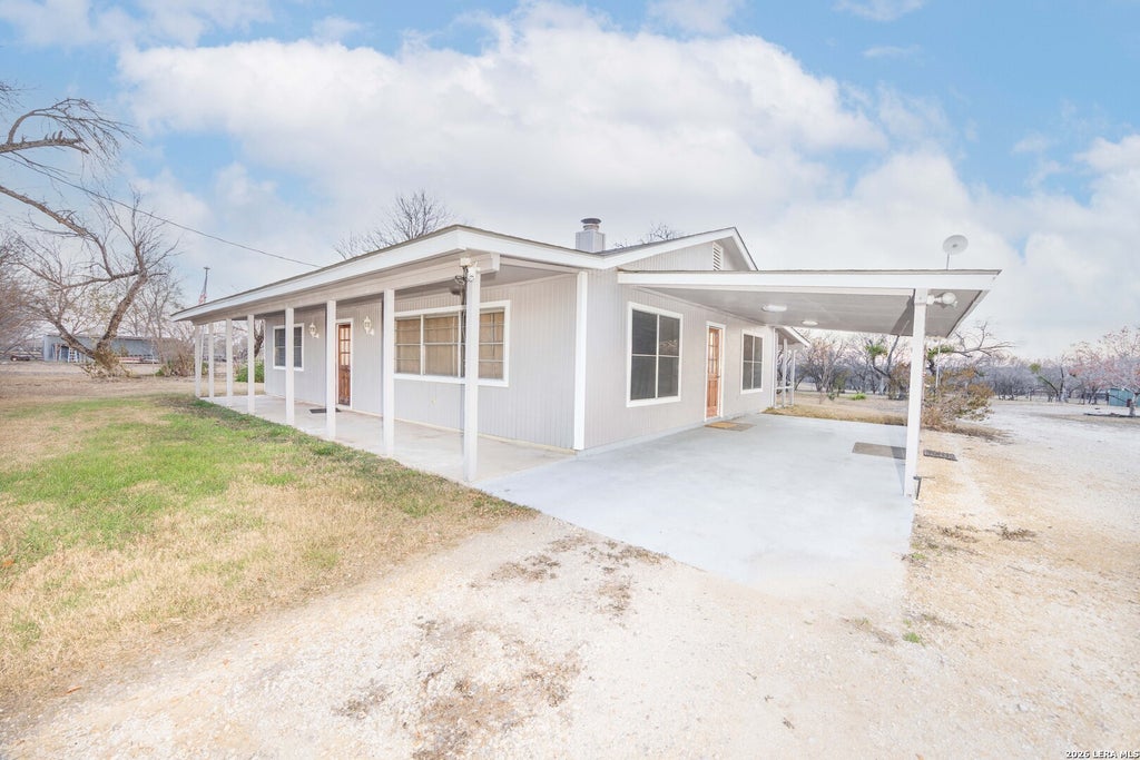 Photo of 390 W County Road 5719, Devine, TX 78016 (MLS # 1938211)