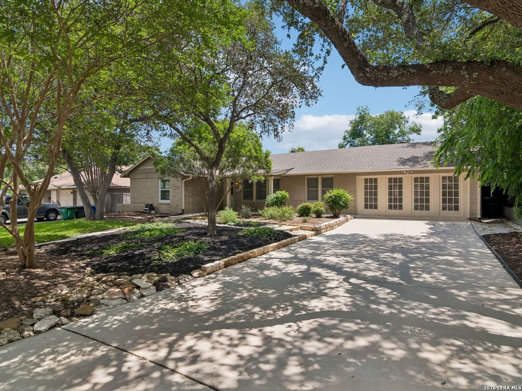 Photo of 438 Oakleaf Drive, San Antonio, TX 78209 (MLS # 1971508)