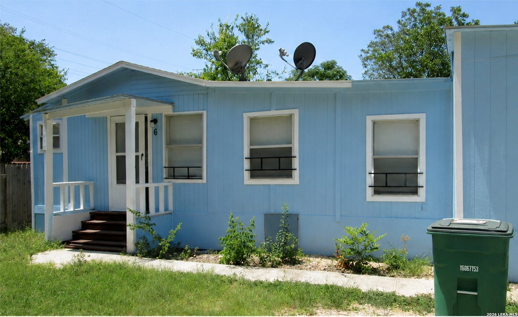 Photo of 1730 W Poplar, San Antonio, TX 78207 (MLS # 2009407)