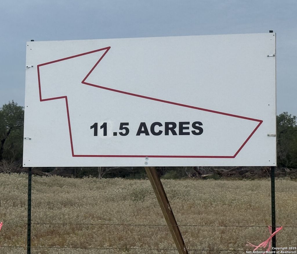 Photo of 1404 US Highway 87 W, Stockdale, TX 78160 (MLS # 1871557)