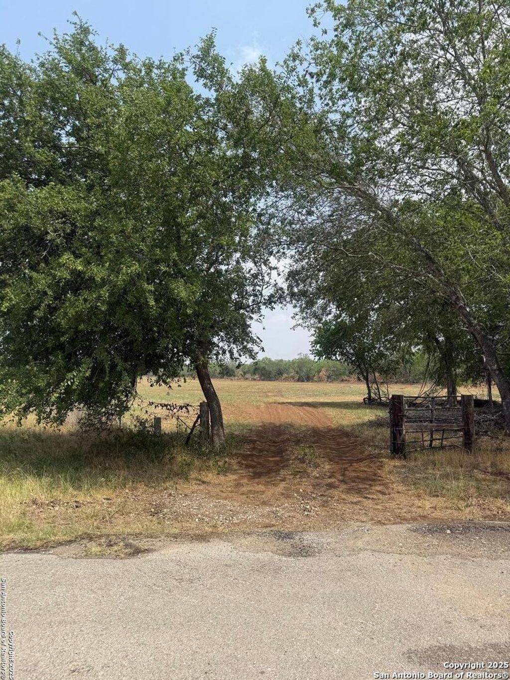 Photo of 1404 US Highway 87 W, Stockdale, TX 78160 (MLS # 1871557)