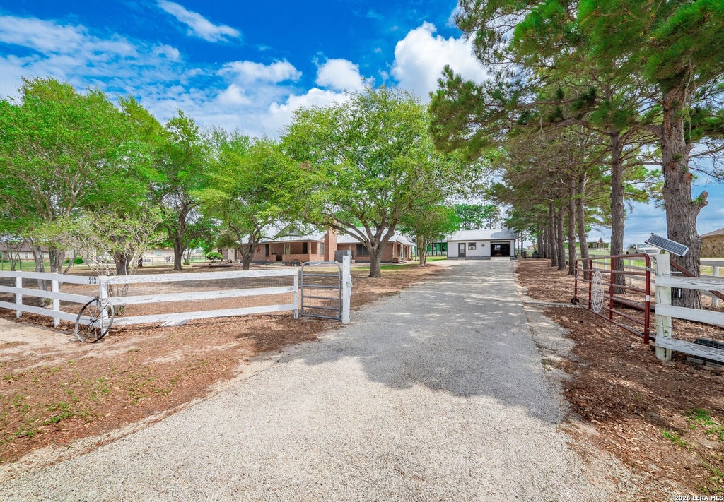 Photo of 213 Bluebonnet Ridge, La Vernia, TX 78121 (MLS # 1954953)