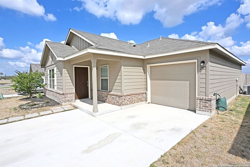 Photo of 2973 Greenbriar, Seguin, TX 78155 (MLS # 1915152)
