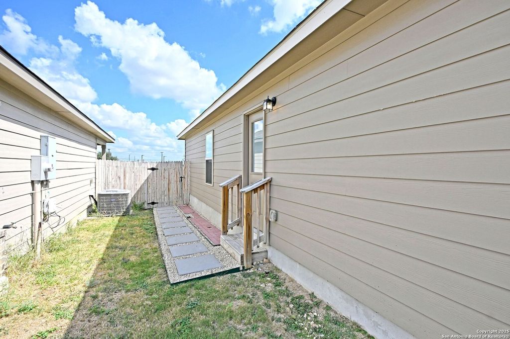 Photo of 2973 Greenbriar, Seguin, TX 78155 (MLS # 1915152)