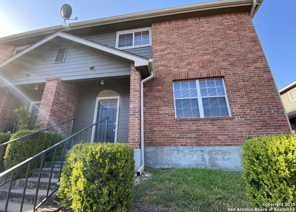 Photo of 143 Chapel Hill, San Antonio, TX 78240 (MLS # 1924838)