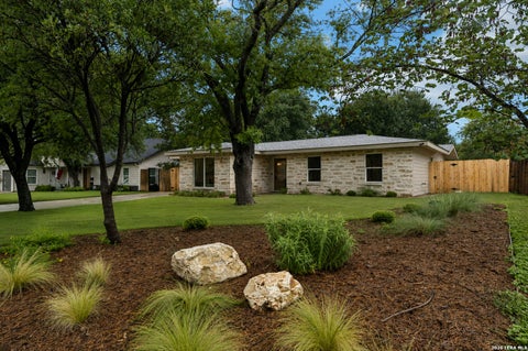 Photo of 535 BRIGHTWOOD PL, San Antonio, TX 78209 (MLS # 2001440)