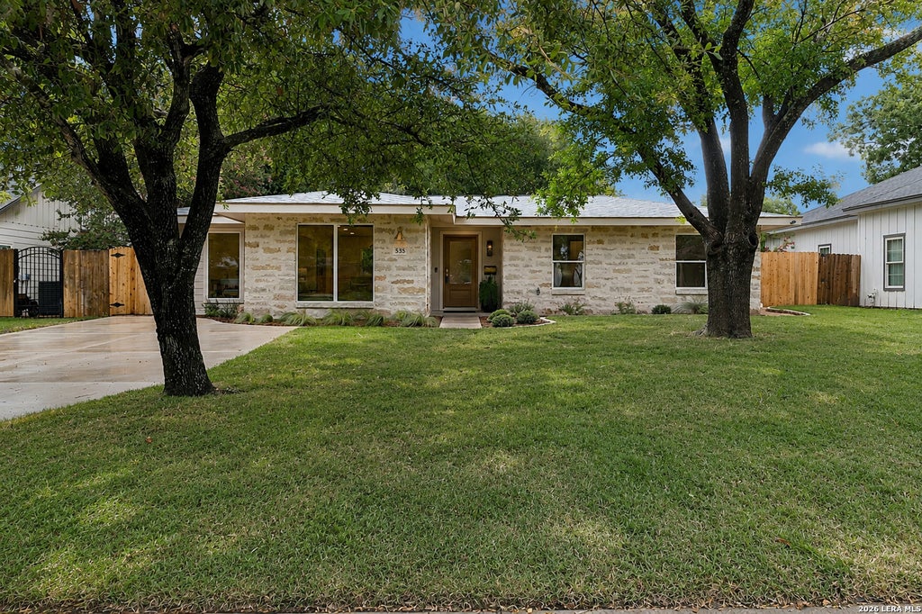 Photo of 535 BRIGHTWOOD PL, San Antonio, TX 78209 (MLS # 2001440)