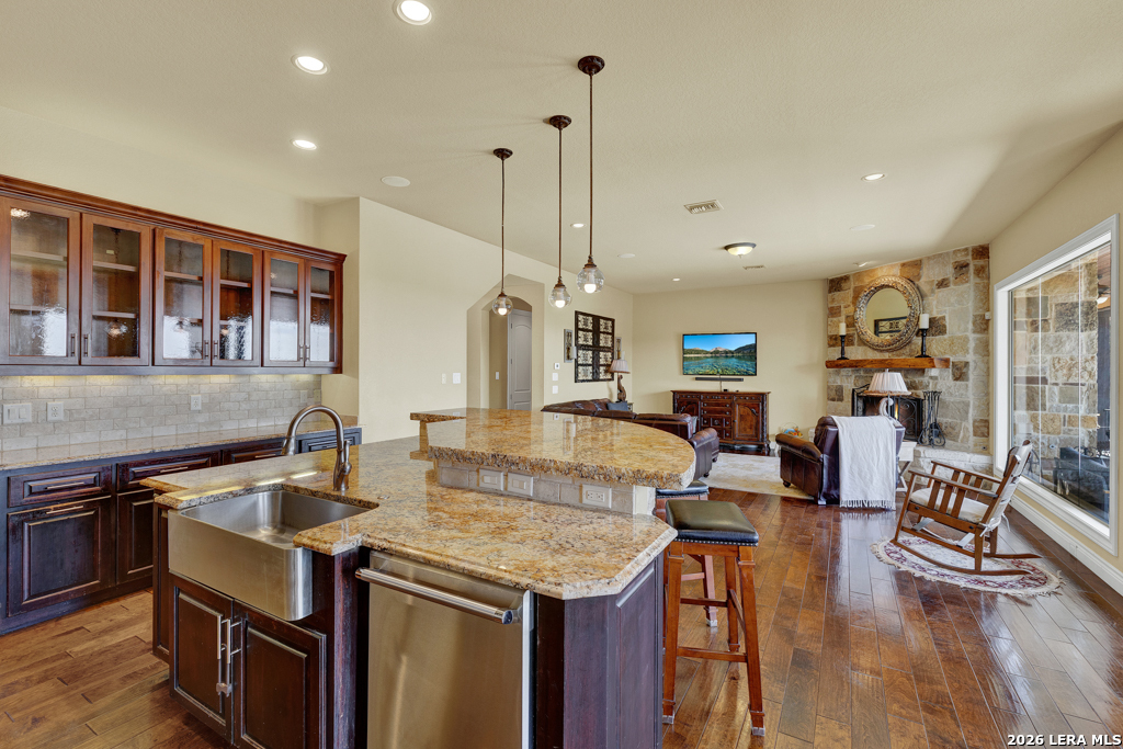Timeless Hill Country Elegance on 10 secluded Acres with 5 acre privat – image 34
