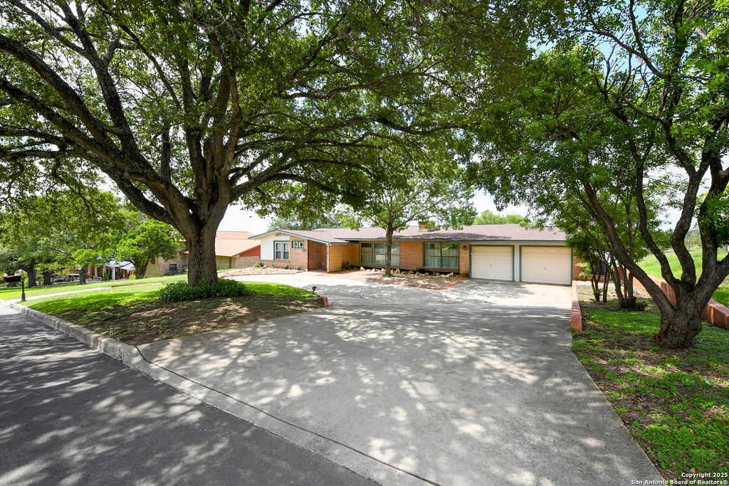 Photo of 222 Highview, San Antonio, TX 78228 (MLS # 1944098)