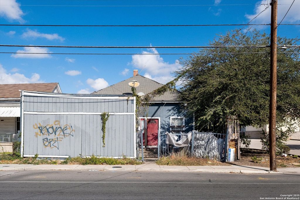 Photo of 2925 W Commerce St, San Antonio, TX 78207 (MLS # 1923483)