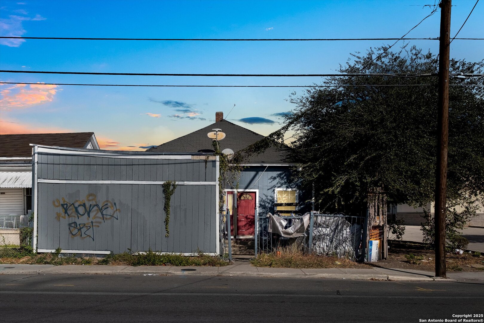 Photo 1 of 32 — 2925 W Commerce St, San Antonio, TX 78207