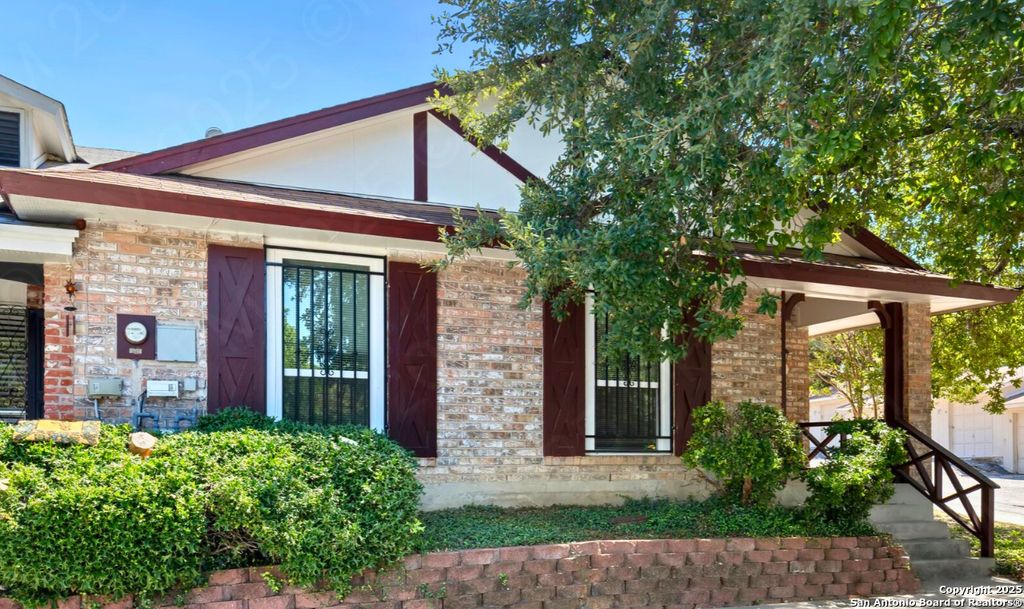 Photo of 5222 E ROLLING RIDGE DR, San Antonio, TX 78228 (MLS # 1886907)