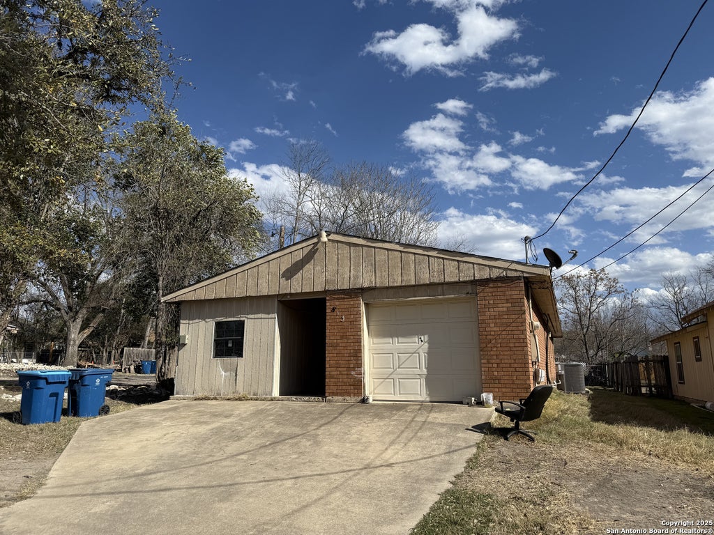 Photo of 813 Ross, Kerrville, TX 78028 (MLS # 1888514)